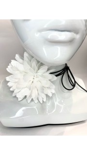 Чокер белый "Цветок" , артикул 3770